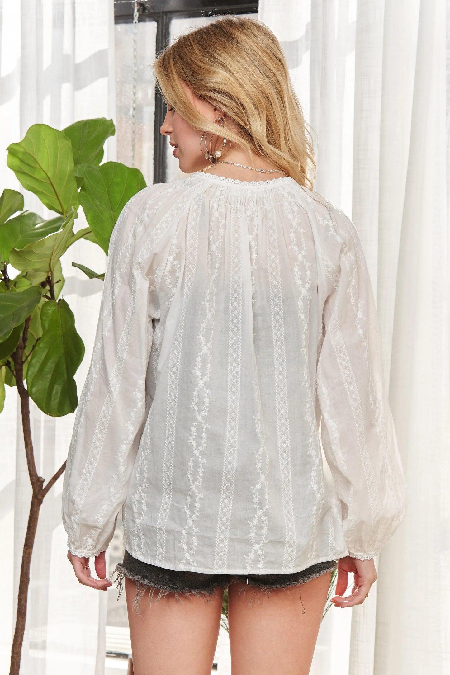 Cotton Peasant Top – outfit idea for women | Ro + Ivy