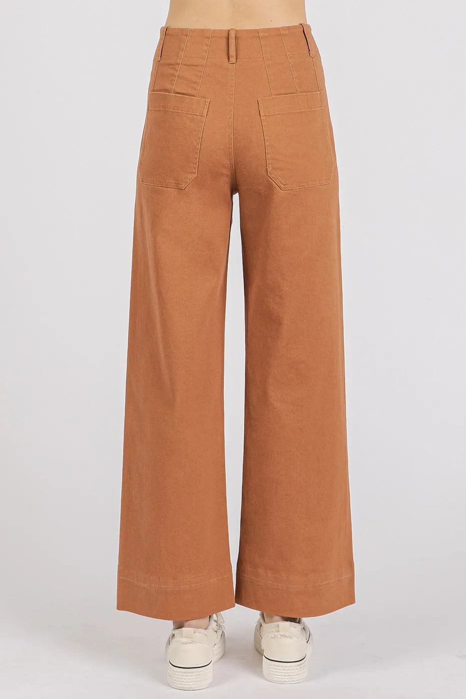 Twill Patch Pocket High Rise Wide Leg Pants in Cinnamon – outfit idea for women | Ro + Ivy