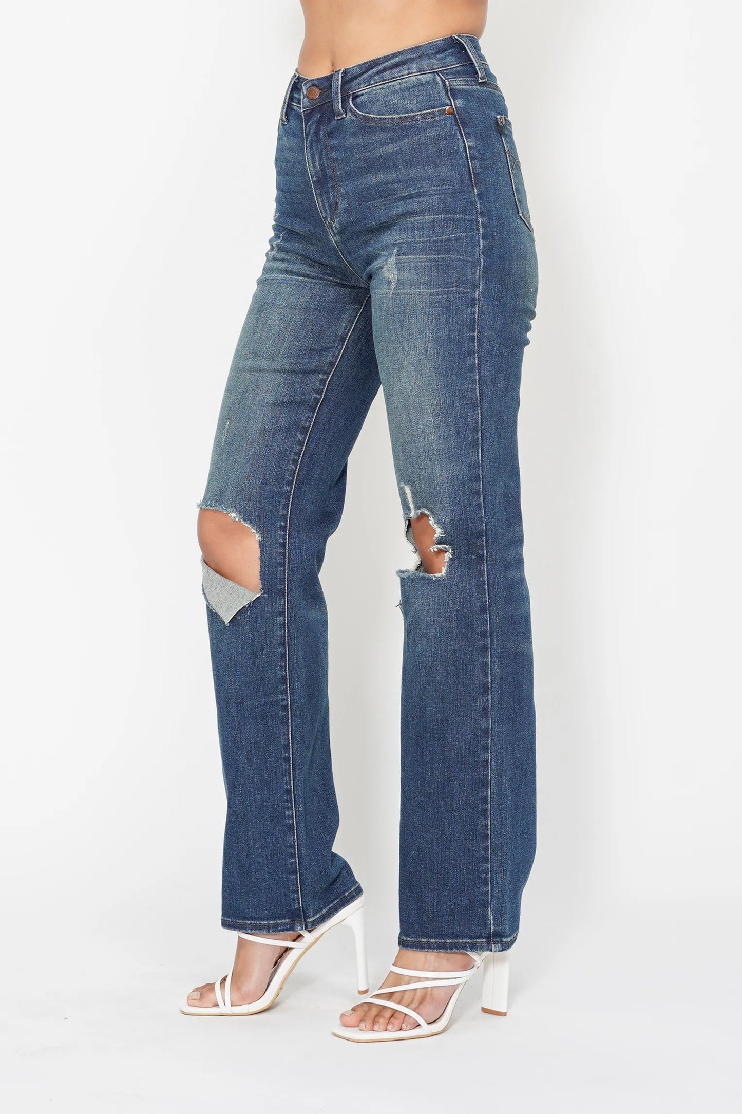High Waist Ripped Knee Dad Jeans – outfit idea for women | Ro + Ivy