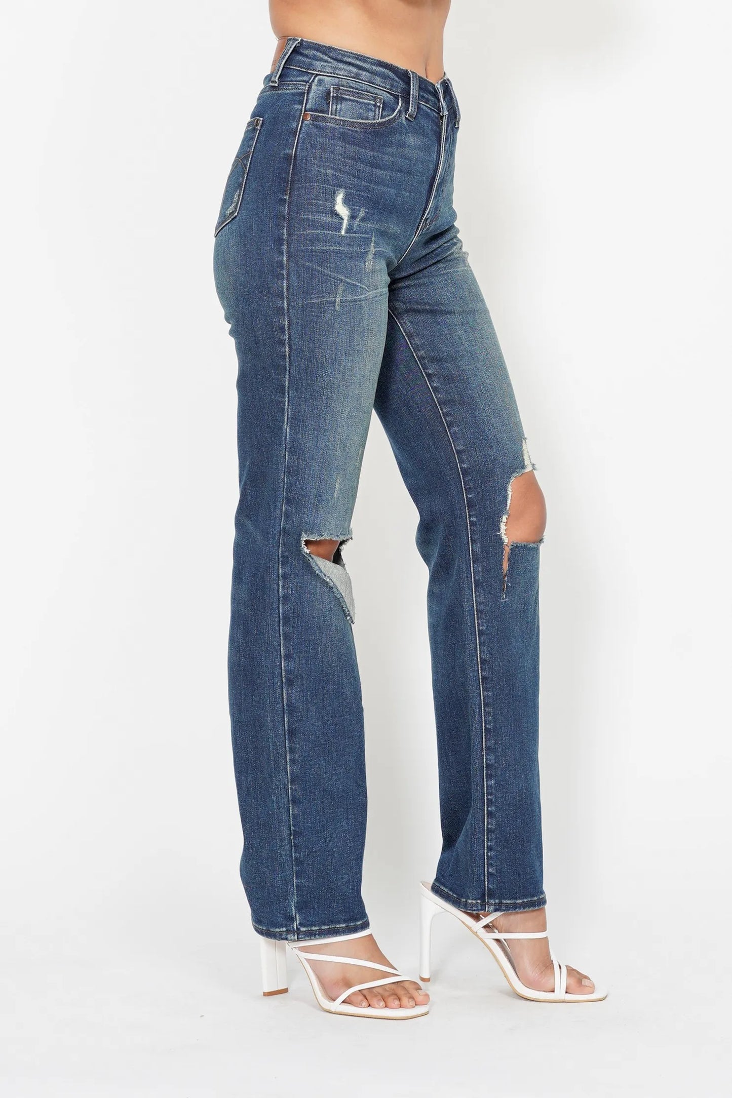 High Waist Ripped Knee Dad Jeans – outfit idea for women | Ro + Ivy