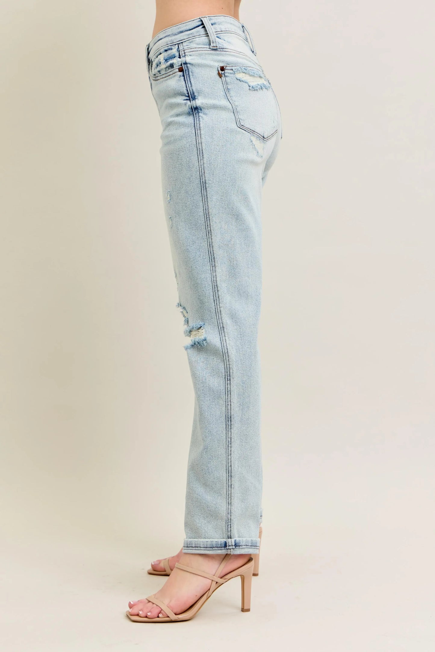 Distressed Single Cuff Boyfriend Jeans – outfit idea for women | Ro + Ivy