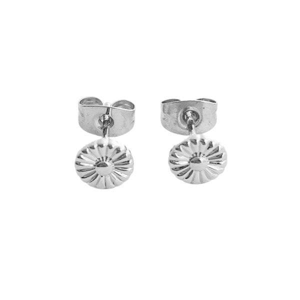 Daisy Stud Earrings – outfit idea for women | Ro + Ivy