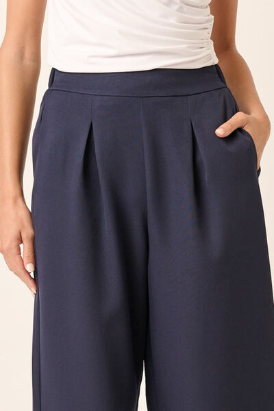 Inverted Pleat Detail Wide Leg Pants in Navy - Ro + Ivy