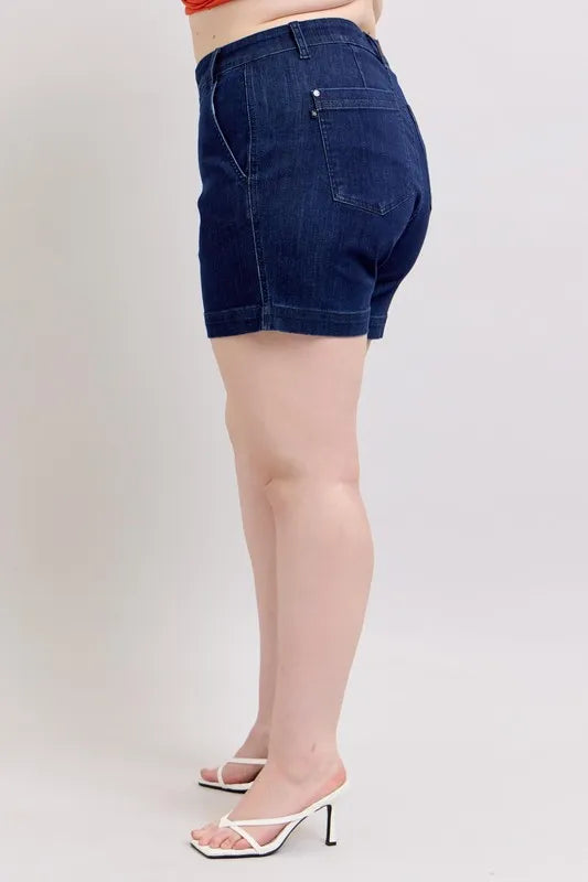 High Waist Denim Shorts in Dark Blue – outfit idea for women | Ro + Ivy