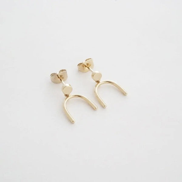 June Arch Stud Earrings – outfit idea for women | Ro + Ivy