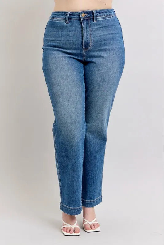 High Waist Contrast Thread Straight Jeans – outfit idea for women | Ro + Ivy