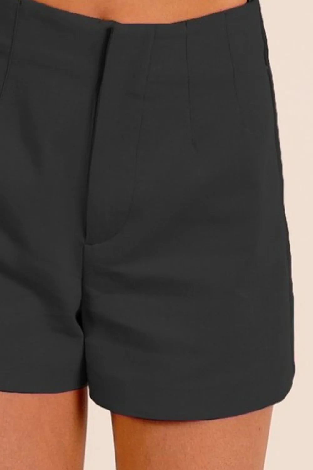 Bandless Tailored Shorts – outfit idea for women | Ro + Ivy