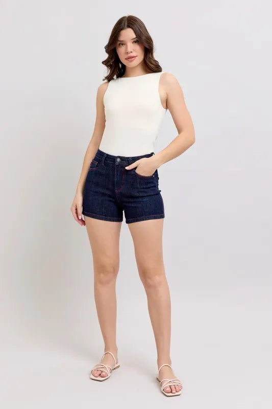 High Waist Heart Shaped Back Pockets & Red Thread Denim Shorts – DK outfit idea for women | Ro + Ivy