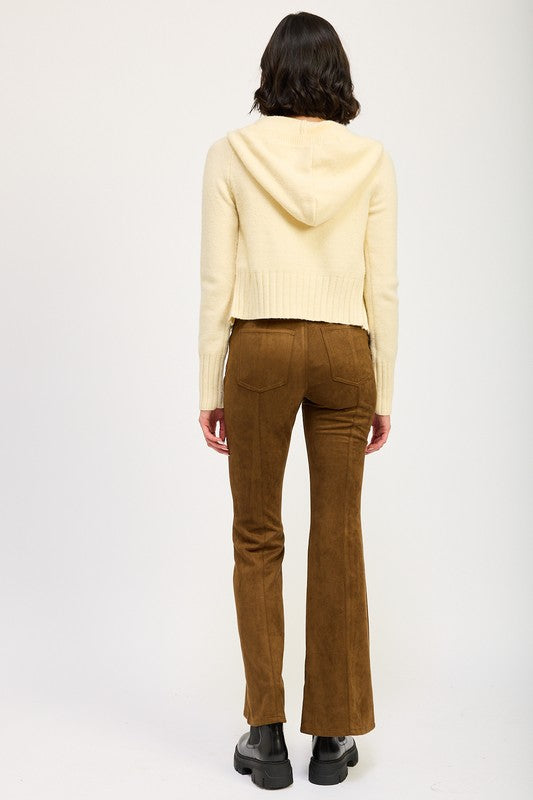 Ribbed Cropped Zip-Up Sweater – outfit idea for women | Ro + Ivy
