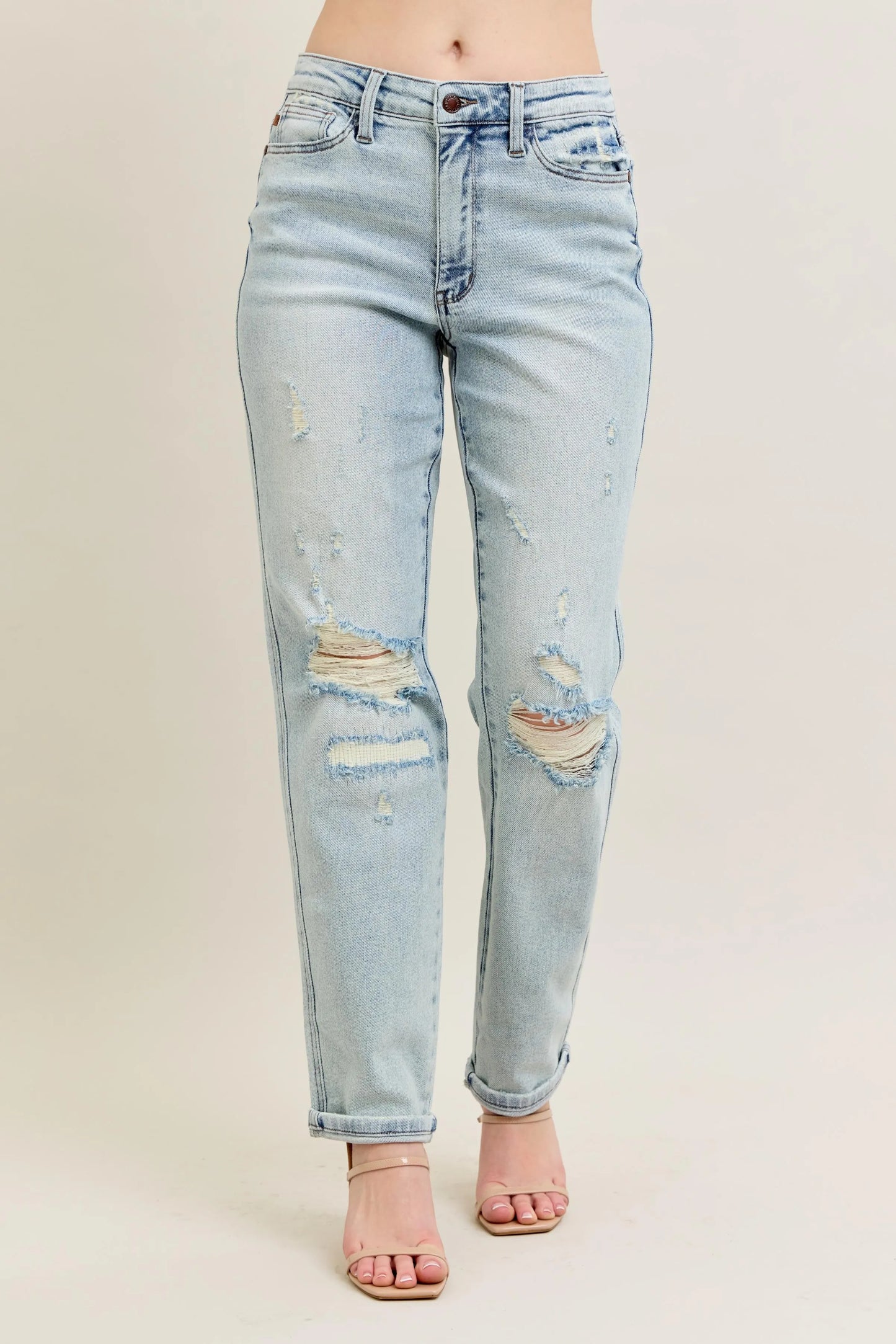 Distressed Single Cuff Boyfriend Jeans – outfit idea for women | Ro + Ivy