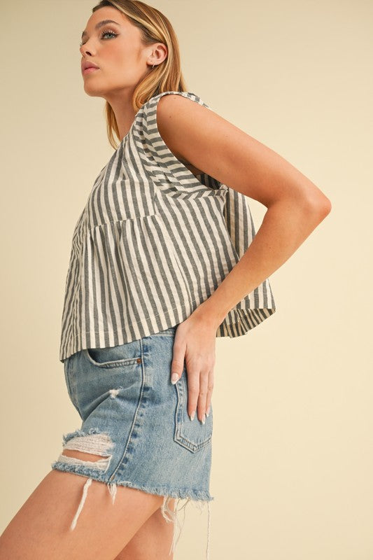 Cait Striped Short Sleeve Top – outfit idea for women | Ro + Ivy
