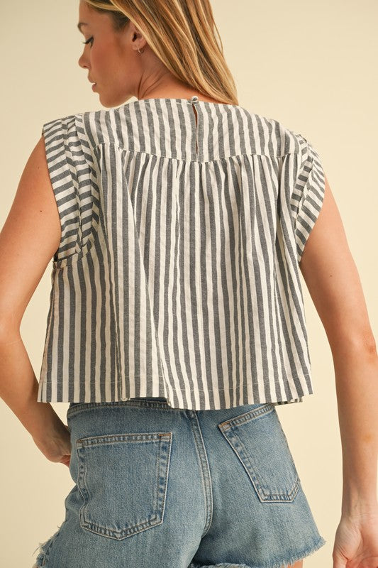 Cait Striped Short Sleeve Top – outfit idea for women | Ro + Ivy
