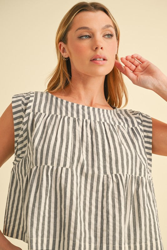 Cait Striped Short Sleeve Top – outfit idea for women | Ro + Ivy