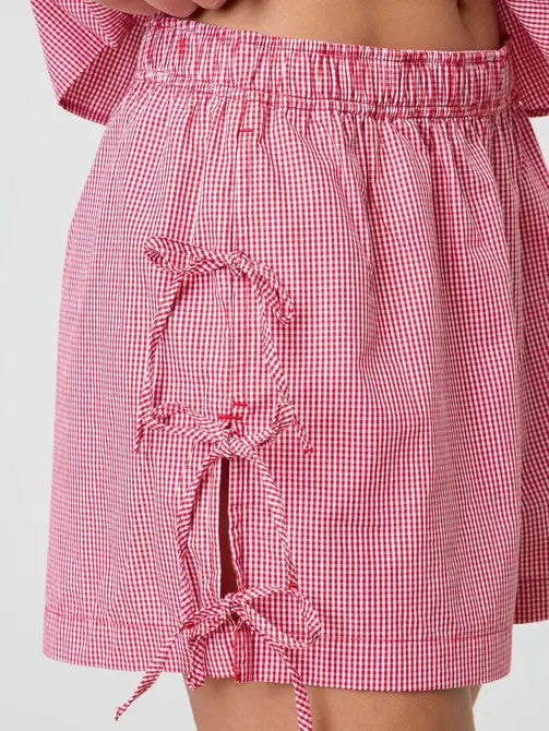 Elastic Waist Striped Side Bow Tie Shorts – Red outfit idea for women | Ro + Ivy