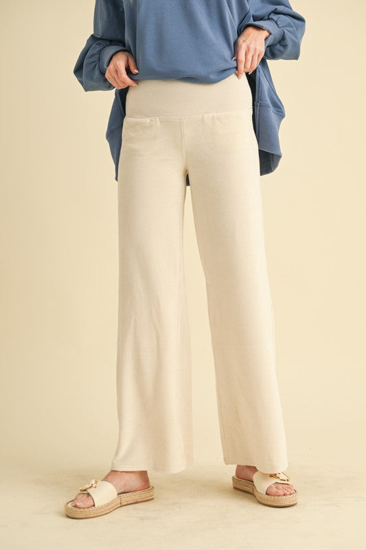 Gini Loungewear Pants – outfit idea for women | Ro + Ivy