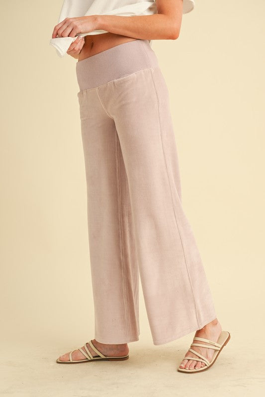 Gini Loungewear Pants – outfit idea for women | Ro + Ivy