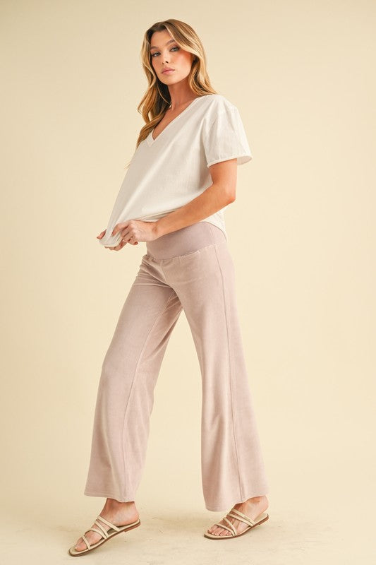 Gini Loungewear Pants – outfit idea for women | Ro + Ivy