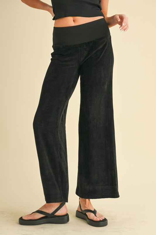 Gini Loungewear Pants – outfit idea for women | Ro + Ivy