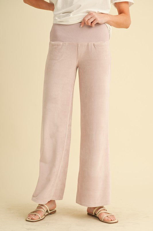 Gini Loungewear Pants – outfit idea for women | Ro + Ivy