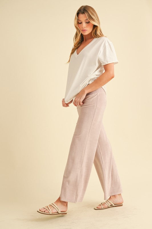 Gini Loungewear Pants – outfit idea for women | Ro + Ivy