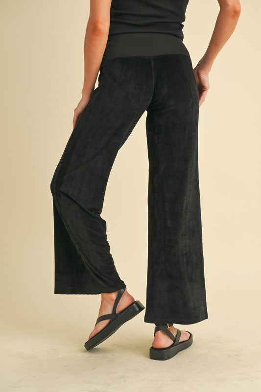 Gini Loungewear Pants – outfit idea for women | Ro + Ivy