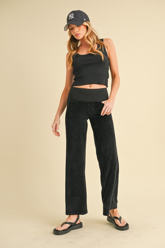 Gini Loungewear Pants – outfit idea for women | Ro + Ivy