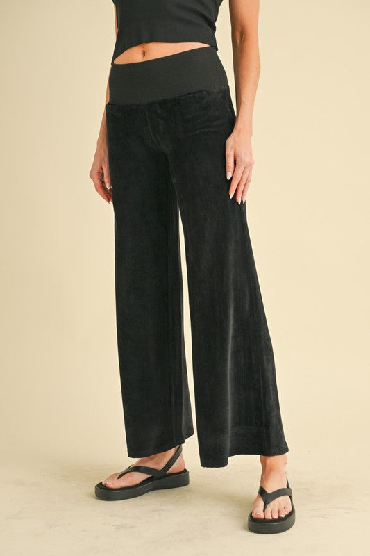 Gini Loungewear Pants – outfit idea for women | Ro + Ivy