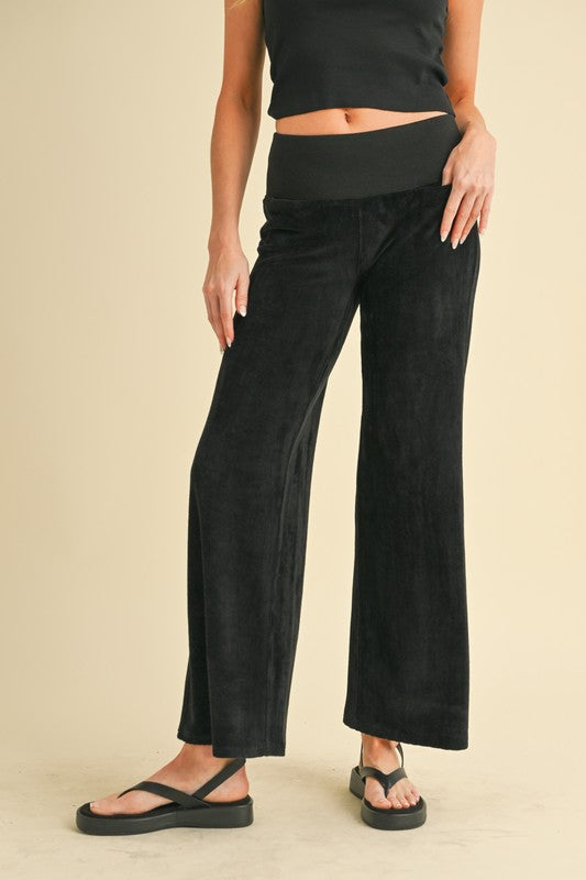 Gini Loungewear Pants – outfit idea for women | Ro + Ivy