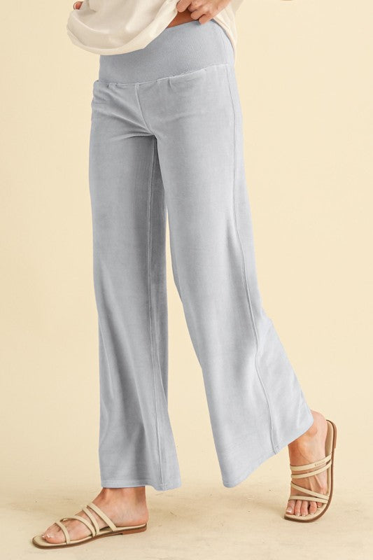 Gini Loungewear Pants – outfit idea for women | Ro + Ivy