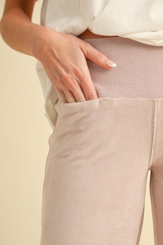 Gini Loungewear Pants – outfit idea for women | Ro + Ivy