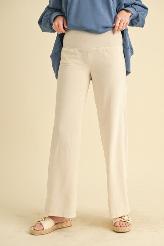 Gini Loungewear Pants – outfit idea for women | Ro + Ivy