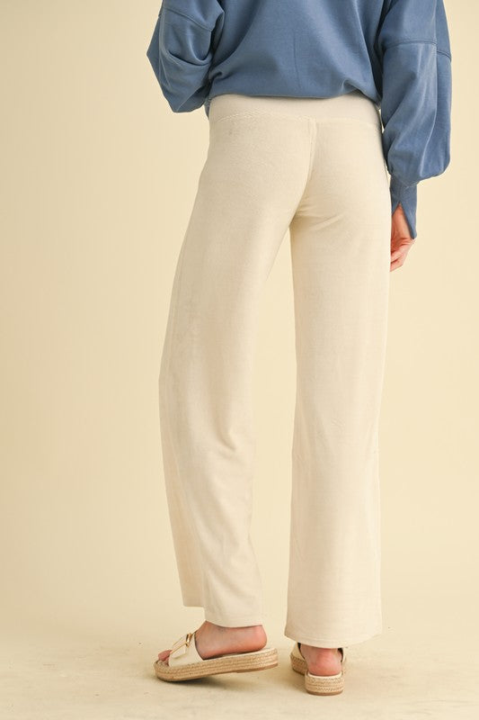 Gini Loungewear Pants – outfit idea for women | Ro + Ivy