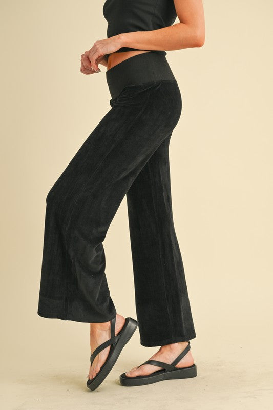 Gini Loungewear Pants – outfit idea for women | Ro + Ivy