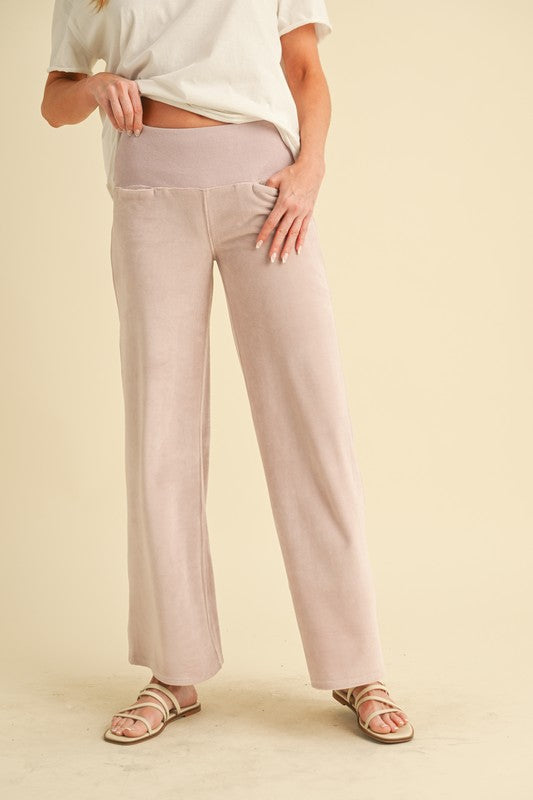 Gini Loungewear Pants – outfit idea for women | Ro + Ivy