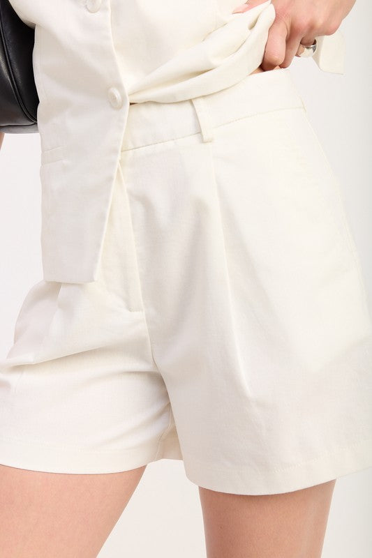 High Waisted Pleated Shorts – outfit idea for women | Ro + Ivy