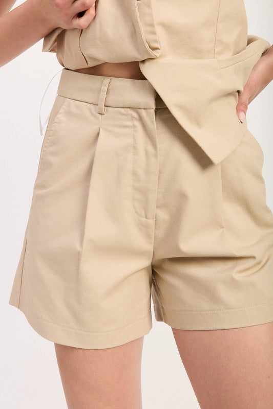 High Waisted Pleated Shorts – outfit idea for women | Ro + Ivy