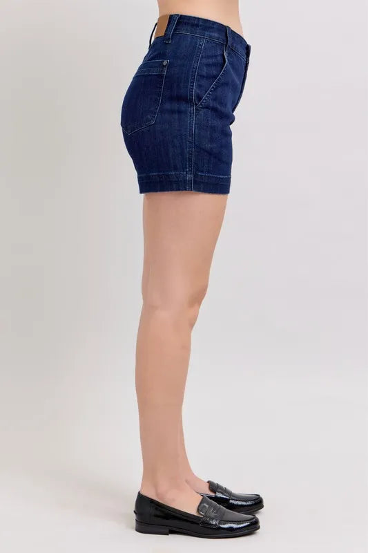 High Waist Denim Shorts in Dark Blue – outfit idea for women | Ro + Ivy