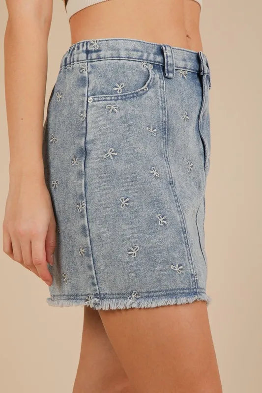 Bow Printed Casual Denim Mini Skirt in Indigo – outfit idea for women | Ro + Ivy
