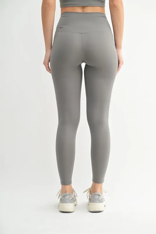 Venice Cloud Light Contour High-Waisted Leggings in New Pewter – outfit idea for women | Ro + Ivy
