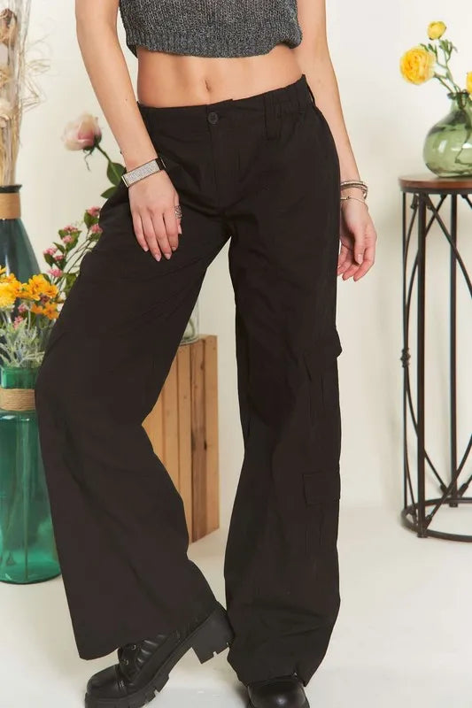 Low Rise Casual Cargo Pants in Black – outfit idea for women | Ro + Ivy