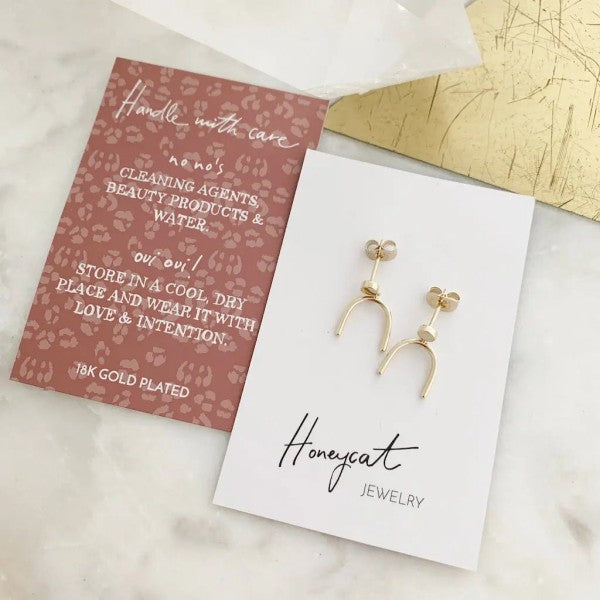 June Arch Stud Earrings – outfit idea for women | Ro + Ivy
