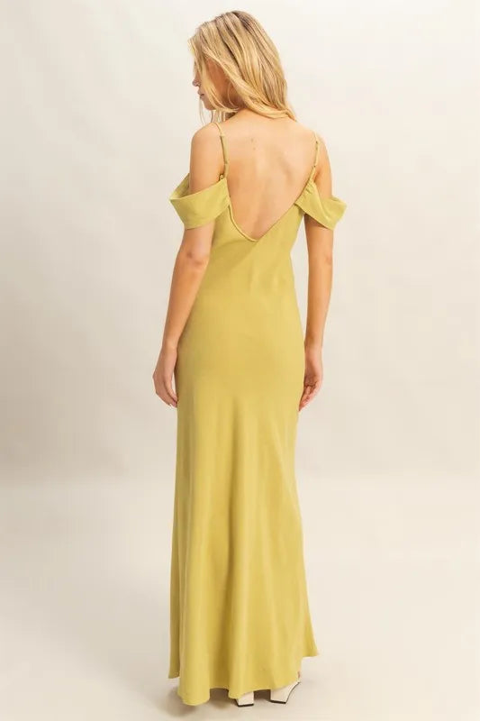 Flattering Fit Cami Maxi Dress – outfit idea for women | Ro + Ivy