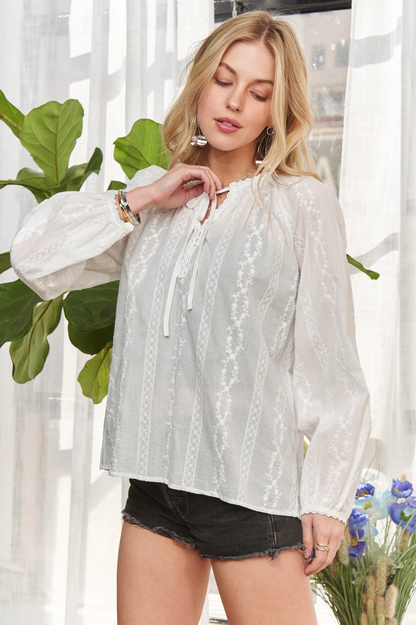 Cotton Peasant Top – outfit idea for women | Ro + Ivy