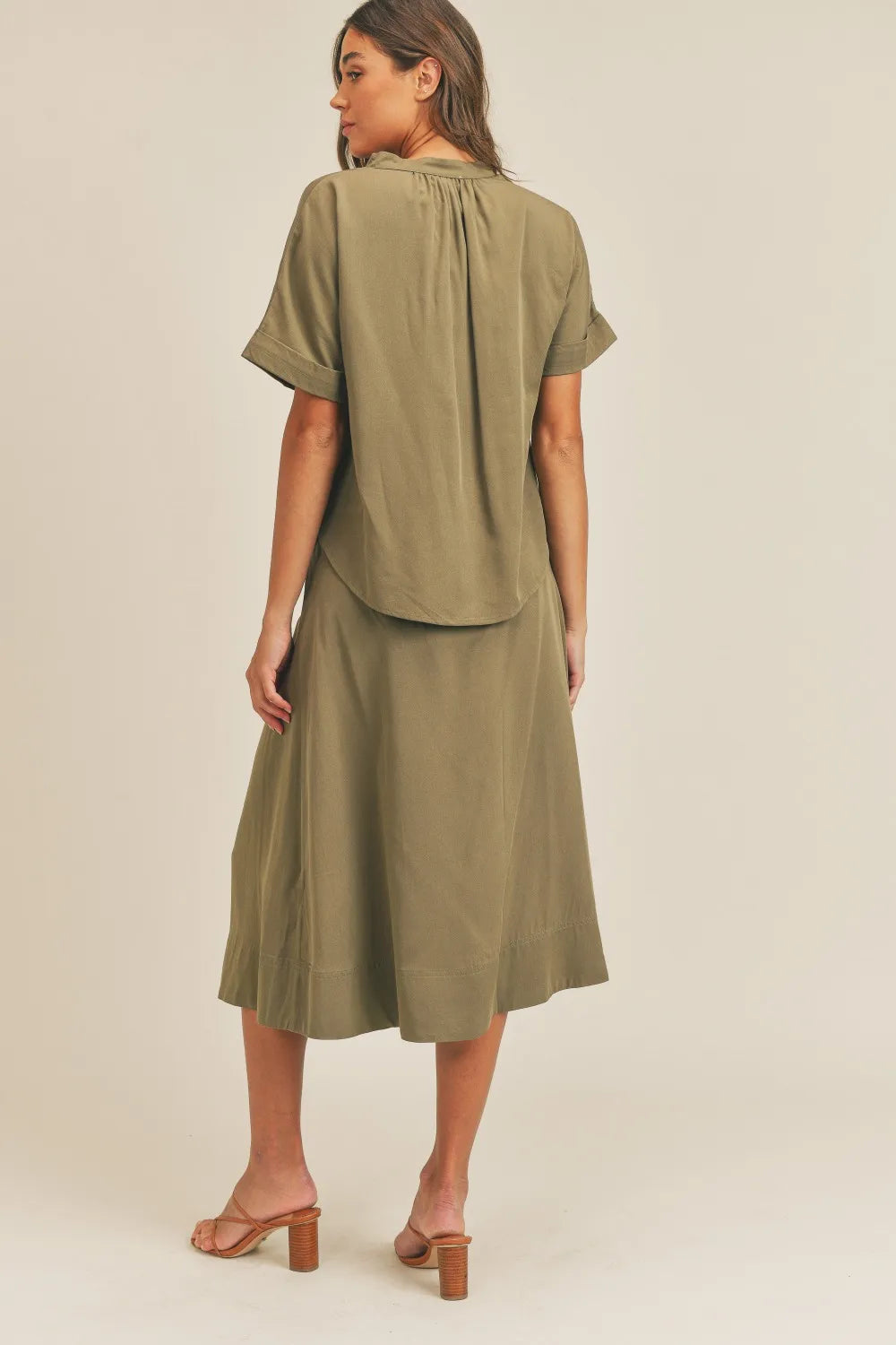 Short Sleeve Top And Button Down Midi Skirt Set – outfit idea for women | Ro + Ivy