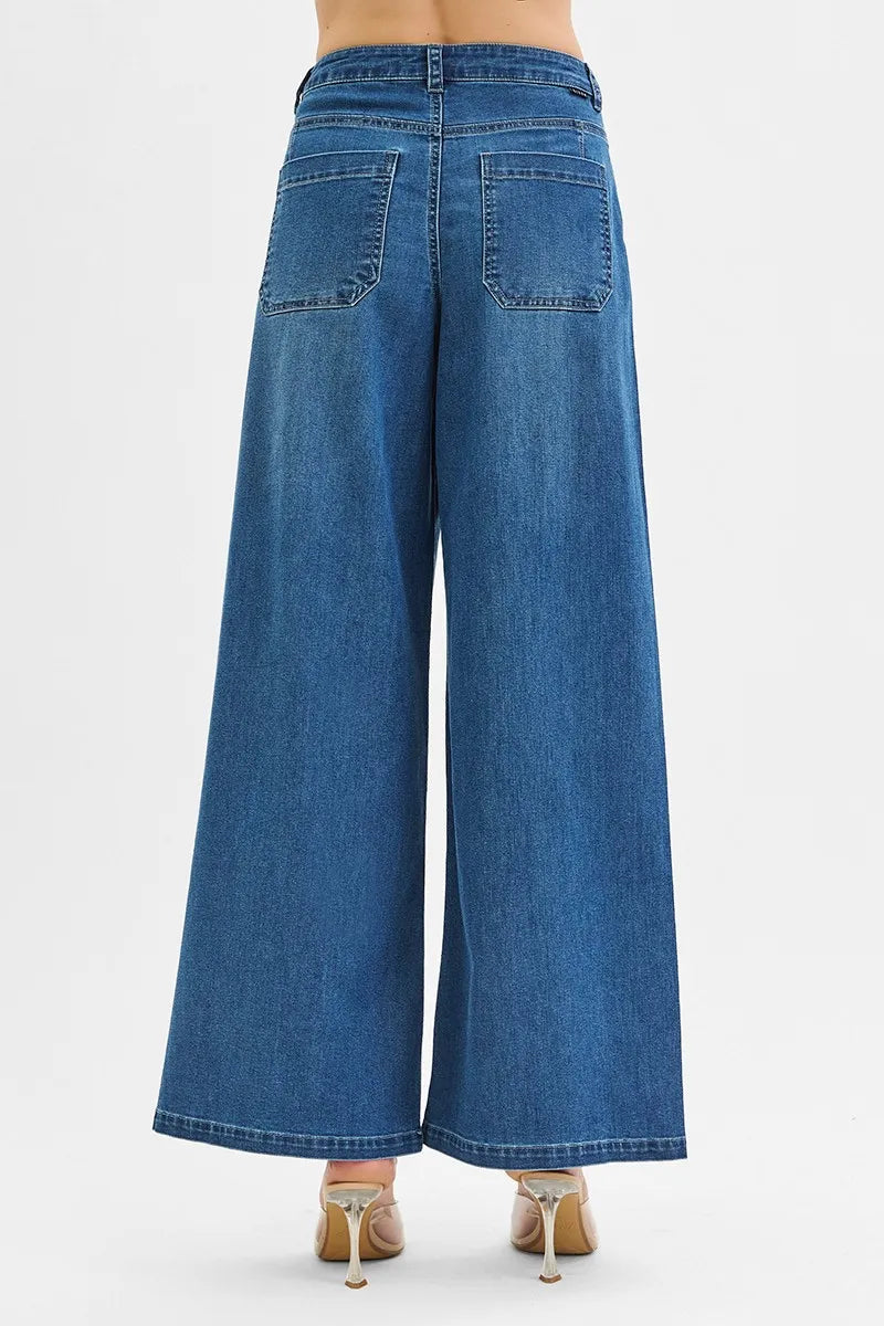Mid Rise Fit Wide Leg Knit Denim Jeans – outfit idea for women | Ro + Ivy