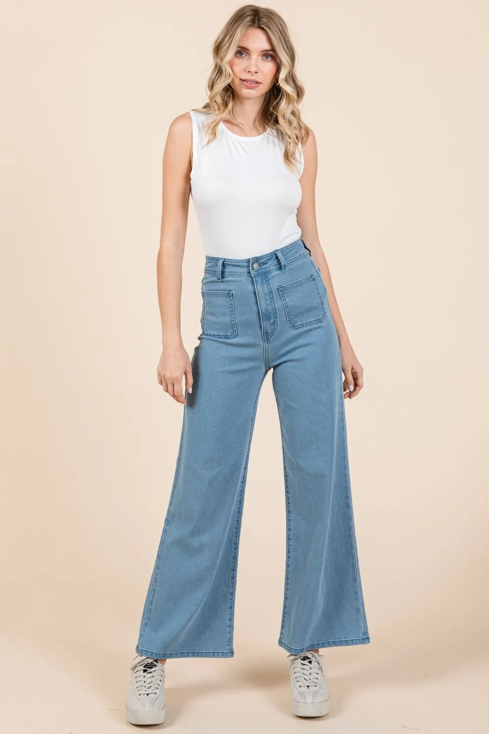 High Waist Front Patch Pockets Wide Leg Jeans – Denim outfit idea for women | Ro + Ivy