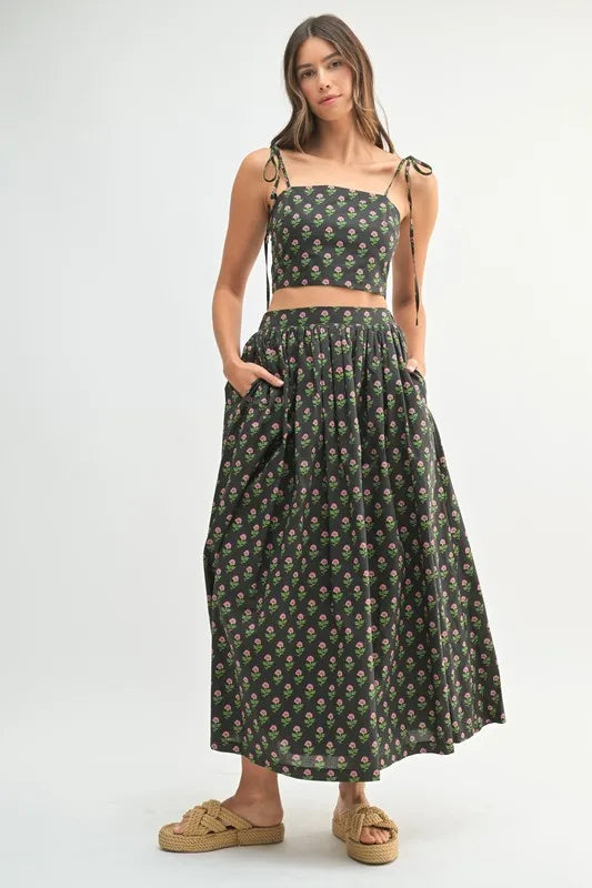 Floral Crop Top And Skirt Set – Black outfit idea for women | Ro + Ivy