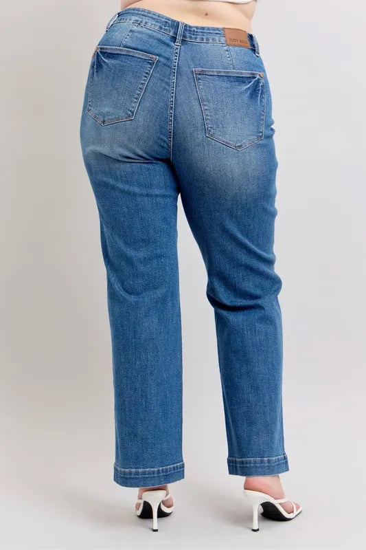 High Waist Contrast Thread Straight Jeans – outfit idea for women | Ro + Ivy