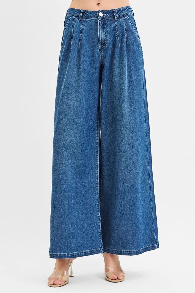 Mid Rise Fit Wide Leg Knit Denim Jeans – outfit idea for women | Ro + Ivy