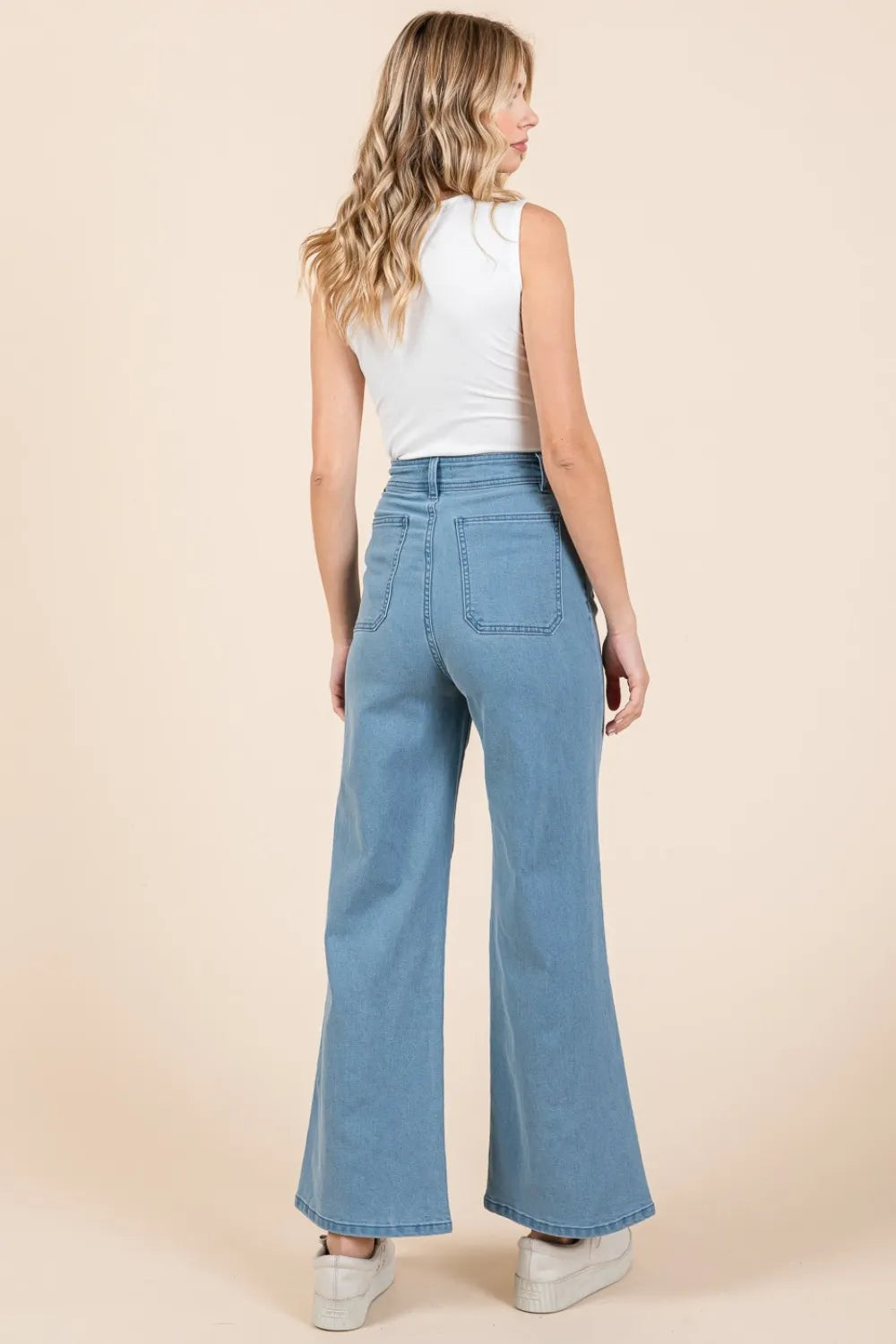 High Waist Front Patch Pockets Wide Leg Jeans – outfit idea for women | Ro + Ivy